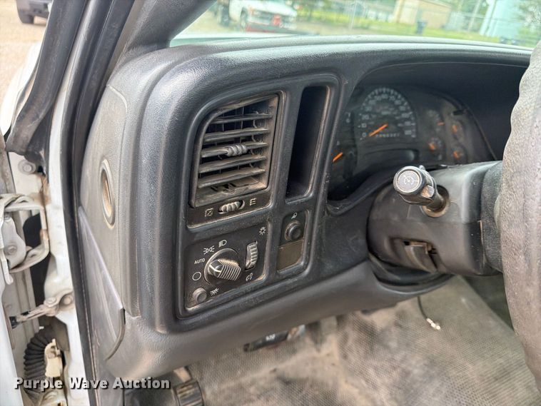 image for item FU4714 2006 Chevrolet Silverado 1500 pickup truck