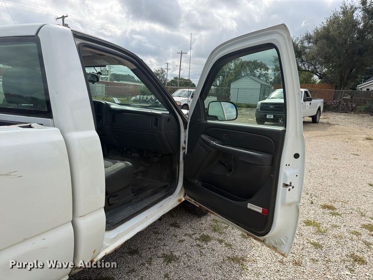 image for item FU4714 2006 Chevrolet Silverado 1500 pickup truck