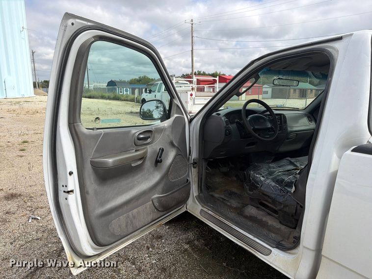 image for item FU4715 2002 Ford F150 pickup truck