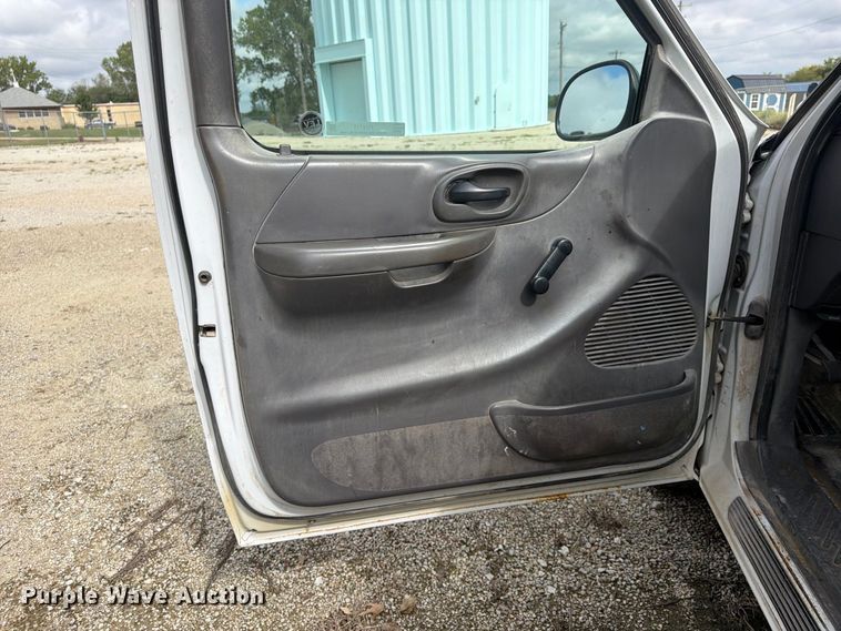 image for item FU4715 2002 Ford F150 pickup truck