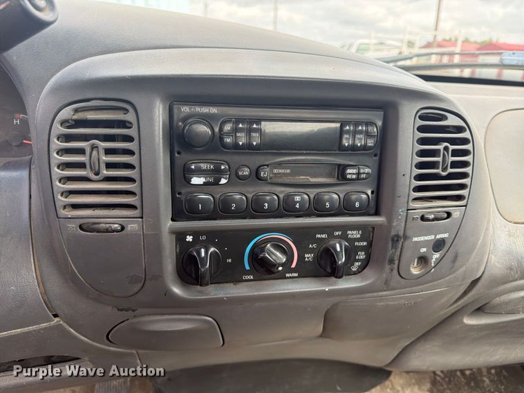 image for item FU4715 2002 Ford F150 pickup truck