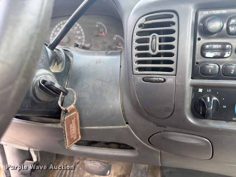 image for item FU4715 2002 Ford F150 pickup truck
