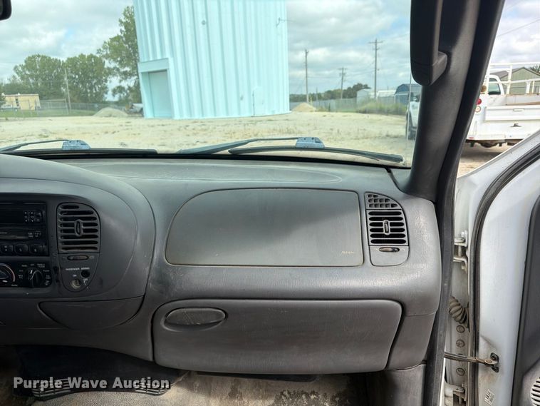 image for item FU4715 2002 Ford F150 pickup truck