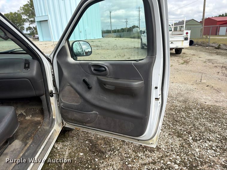image for item FU4715 2002 Ford F150 pickup truck