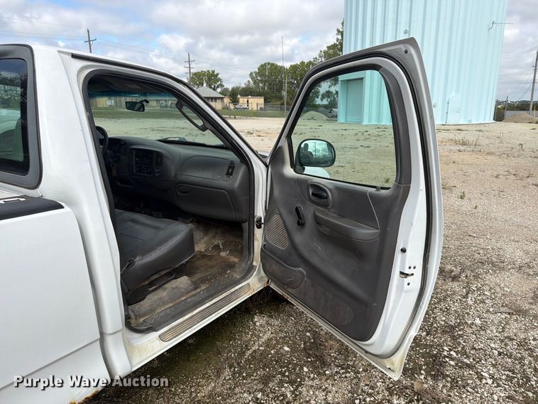 image for item FU4715 2002 Ford F150 pickup truck