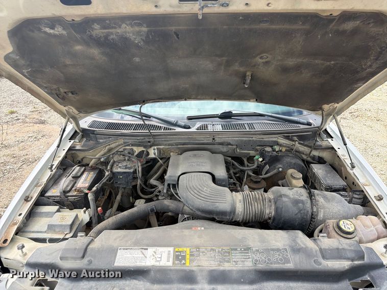 image for item FU4715 2002 Ford F150 pickup truck