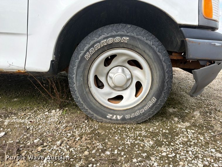 image for item FU4715 2002 Ford F150 pickup truck