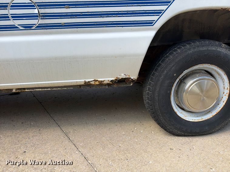 image for item FU4717 2000 Ford E350 van