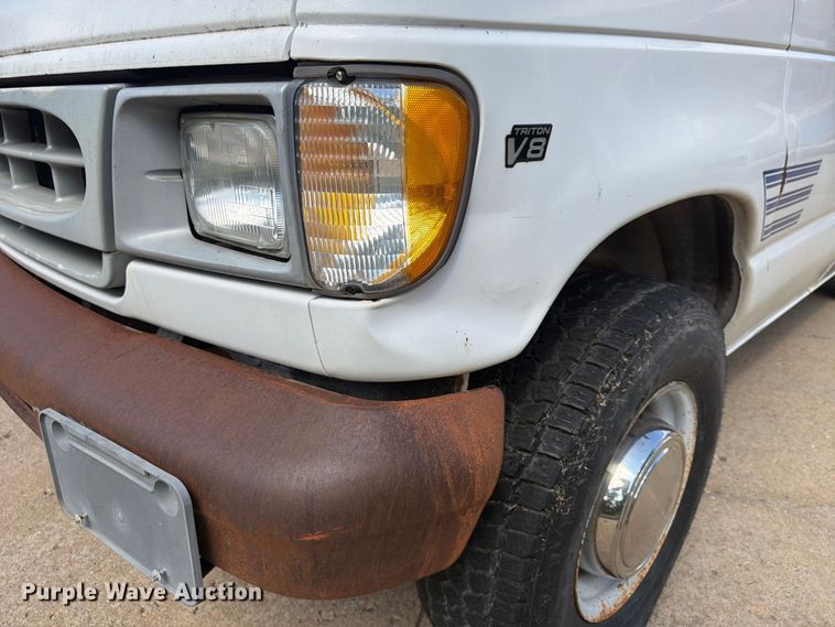 image for item FU4717 2000 Ford E350 van
