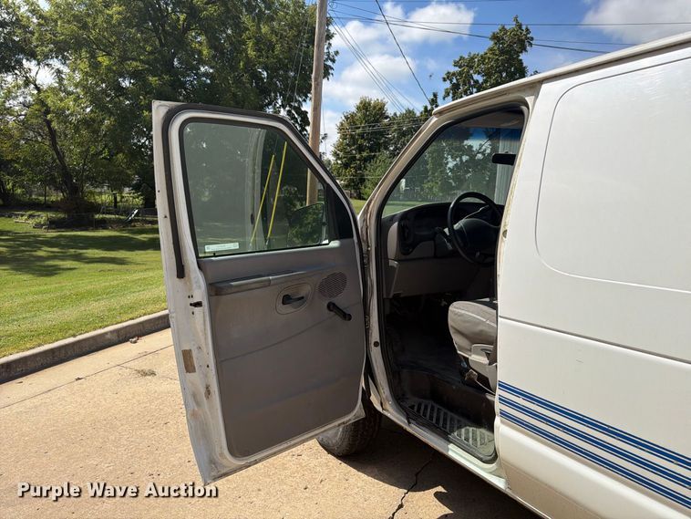 image for item FU4717 2000 Ford E350 van