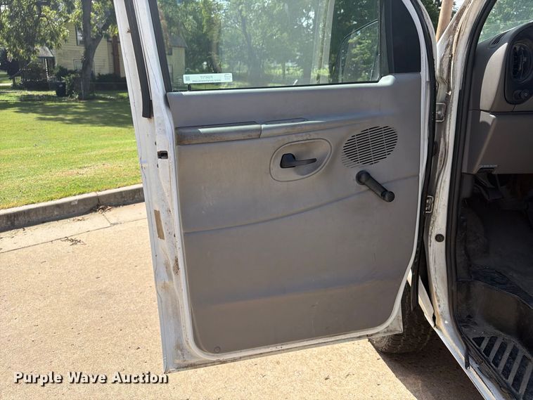 image for item FU4717 2000 Ford E350 van