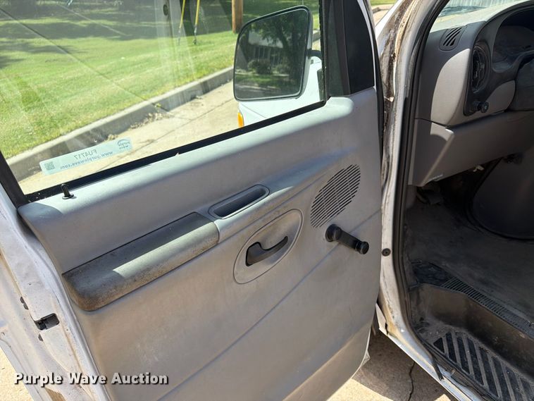 image for item FU4717 2000 Ford E350 van