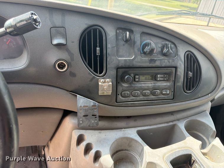 image for item FU4717 2000 Ford E350 van