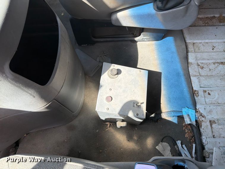 image for item FU4717 2000 Ford E350 van