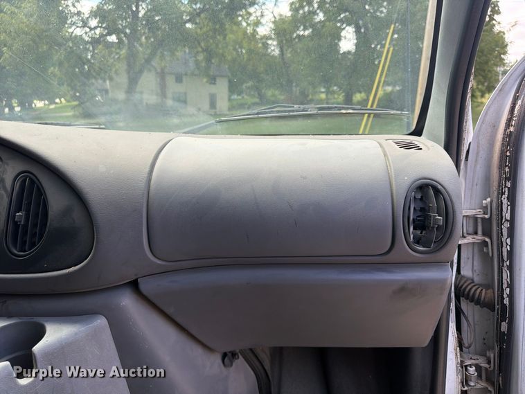 image for item FU4717 2000 Ford E350 van