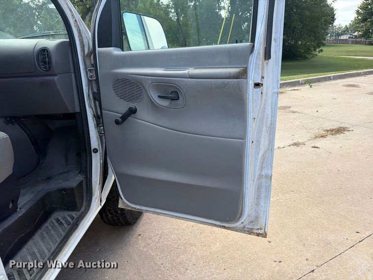 image for item FU4717 2000 Ford E350 van