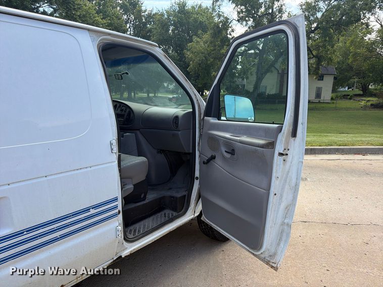 image for item FU4717 2000 Ford E350 van