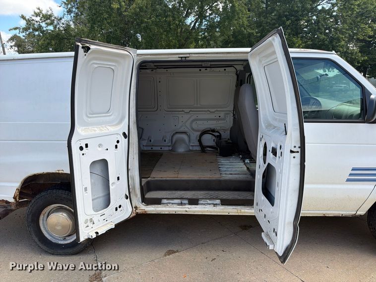 image for item FU4717 2000 Ford E350 van