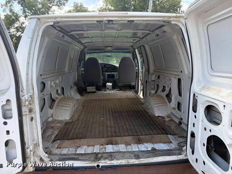 image for item FU4717 2000 Ford E350 van