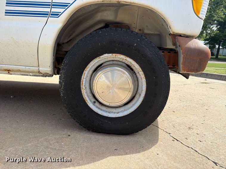 image for item FU4717 2000 Ford E350 van
