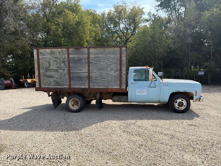 image for item FU4718 1974 Chevrolet C30 dump bed pickup truck