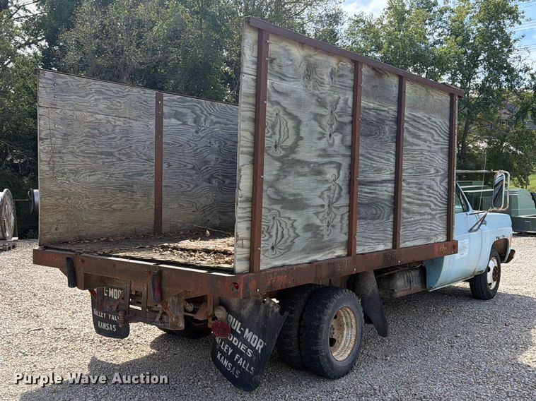 image for item FU4718 1974 Chevrolet C30 dump bed pickup truck