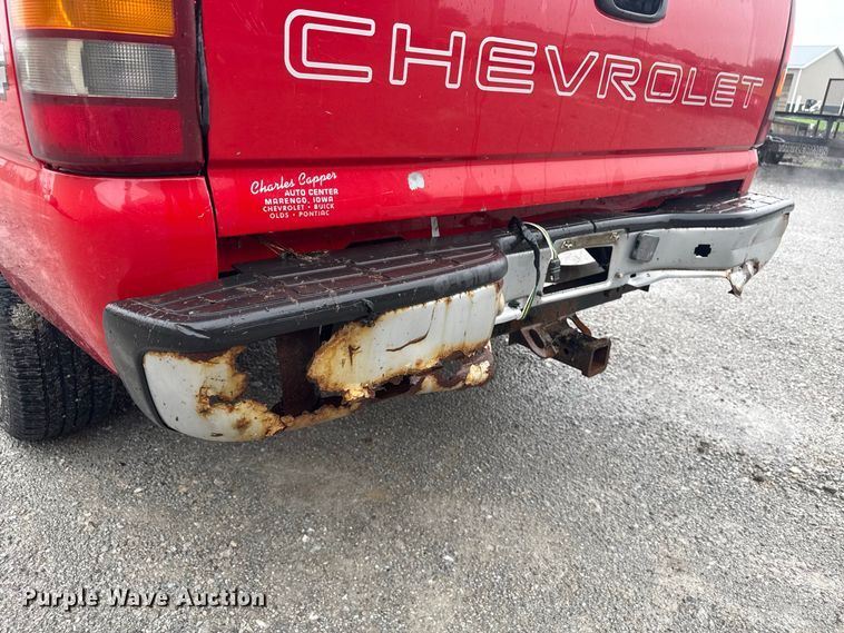 image for item ND9553 2000 Chevrolet Silverado 1500 pickup truck