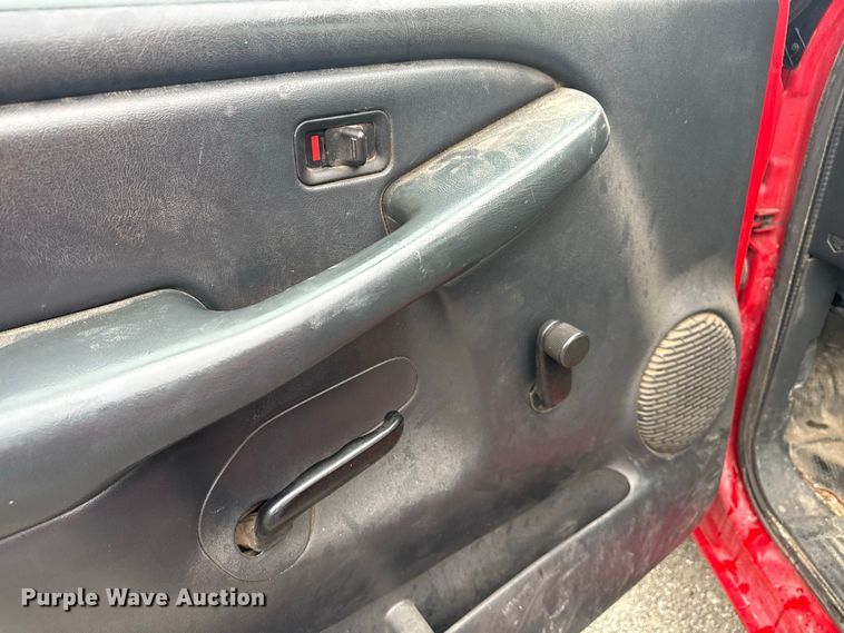 image for item ND9553 2000 Chevrolet Silverado 1500 pickup truck