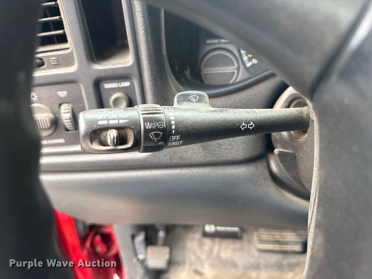 image for item ND9553 2000 Chevrolet Silverado 1500 pickup truck