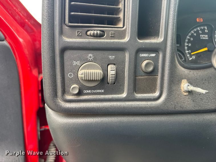 image for item ND9553 2000 Chevrolet Silverado 1500 pickup truck