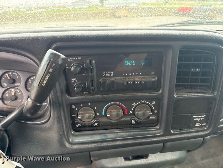 image for item ND9553 2000 Chevrolet Silverado 1500 pickup truck