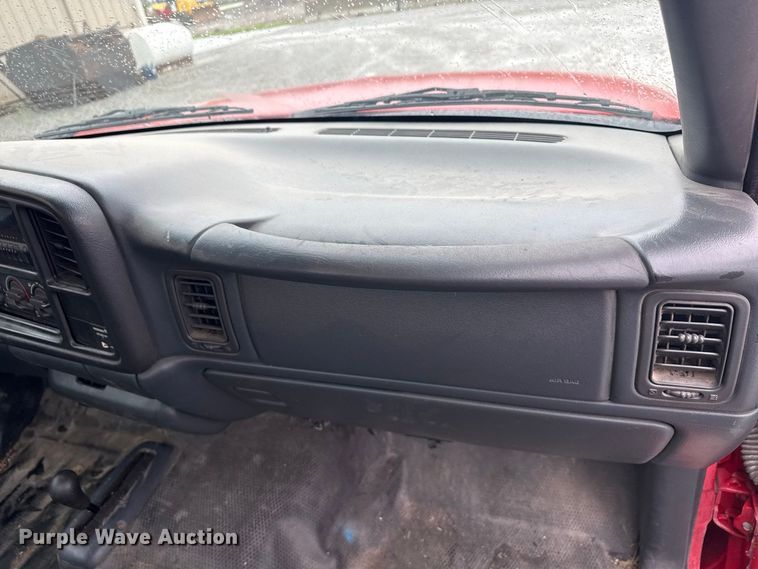 image for item ND9553 2000 Chevrolet Silverado 1500 pickup truck