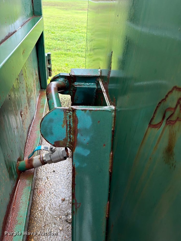 image for item NF9676 2004 WTC OTS13 roll-off container