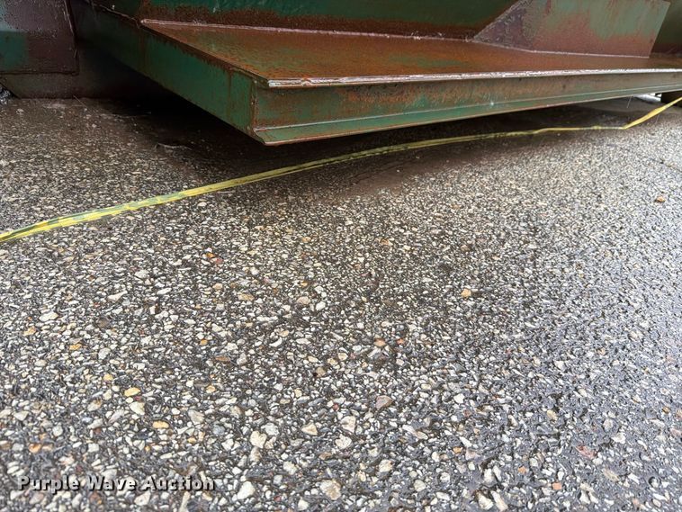 image for item NF9676 2004 WTC OTS13 roll-off container