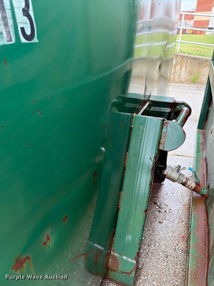 image for item NF9676 2004 WTC OTS13 roll-off container