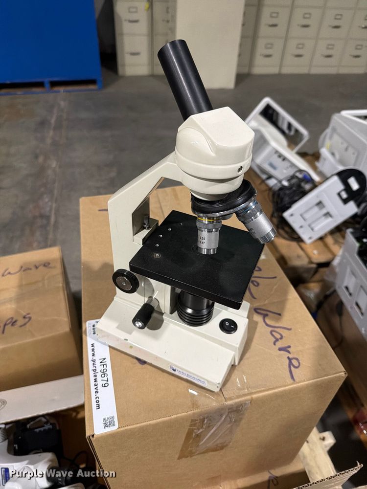 image for item NF9679 Classroom microscopes