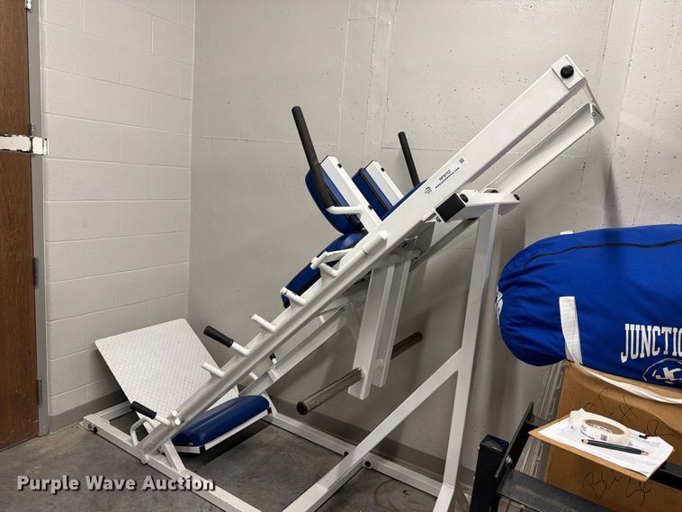 Leg press hack squat machine