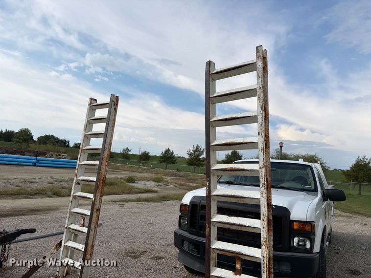 image for item NF9725 2003 Titan utility trailer