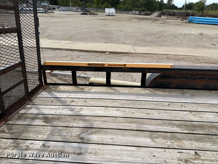 image for item NF9726 2011 Lamar Utility utility trailer