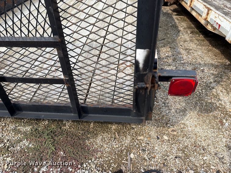 image for item NF9726 2011 Lamar Utility utility trailer
