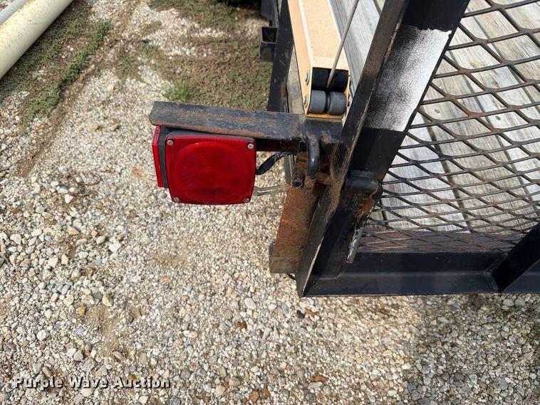 image for item NF9726 2011 Lamar Utility utility trailer