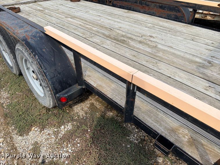 image for item NF9726 2011 Lamar Utility utility trailer