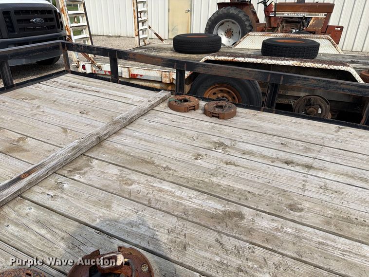 image for item NF9726 2011 Lamar Utility utility trailer