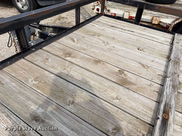 image for item NF9726 2011 Lamar Utility utility trailer