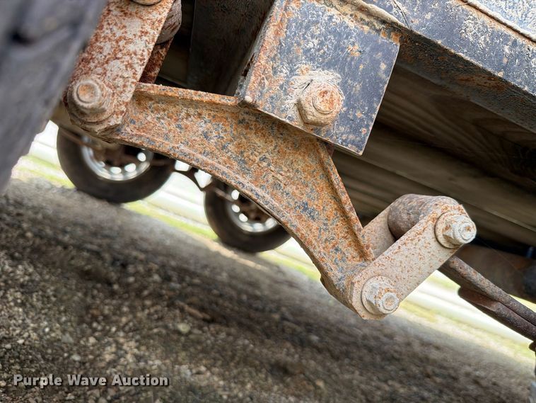 image for item NF9726 2011 Lamar Utility utility trailer