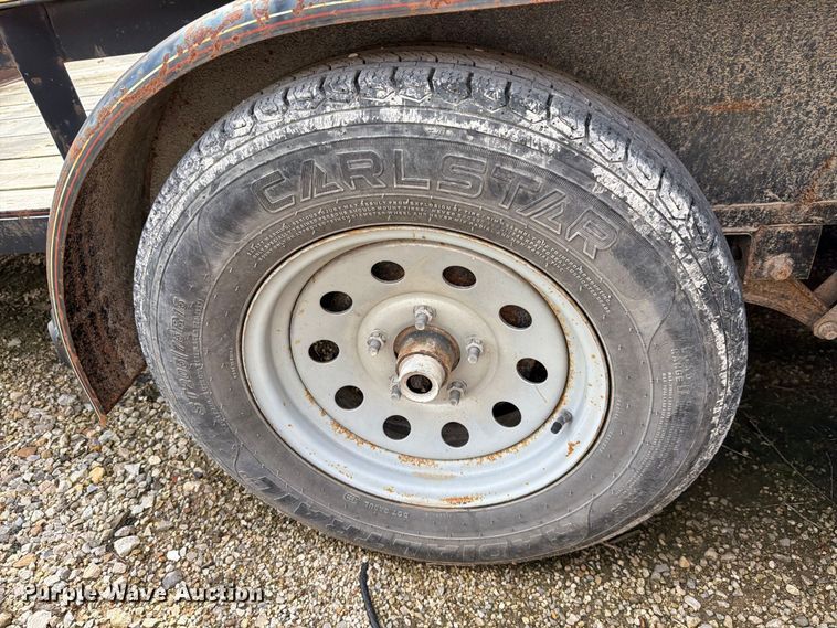 image for item NF9726 2011 Lamar Utility utility trailer