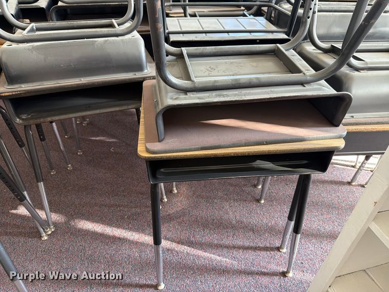 image for item NF9743 Approximately 123 desks