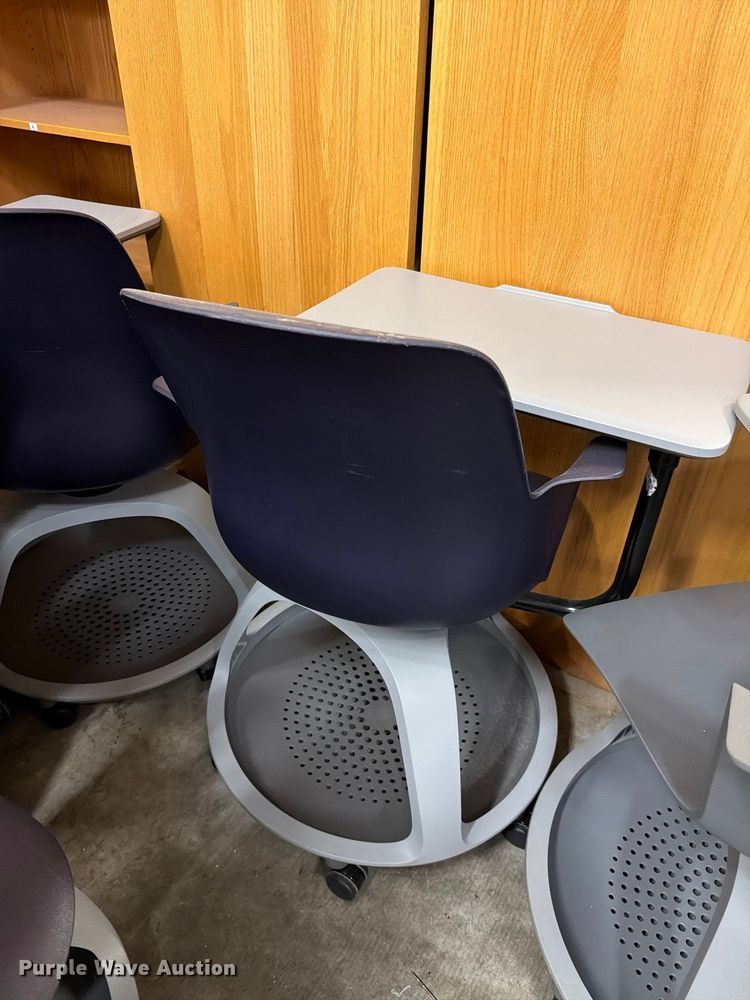 image for item NF9751 Approximately 28 desks