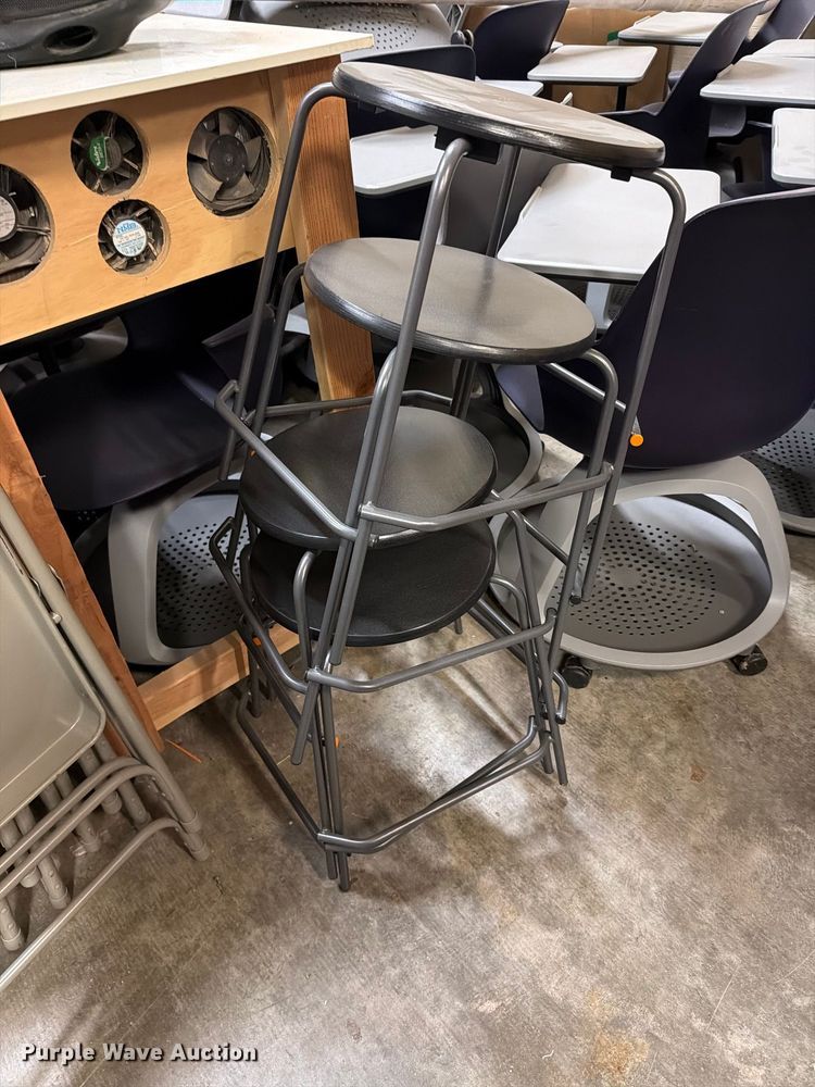 image for item NF9754 Approximately 20 chairs
