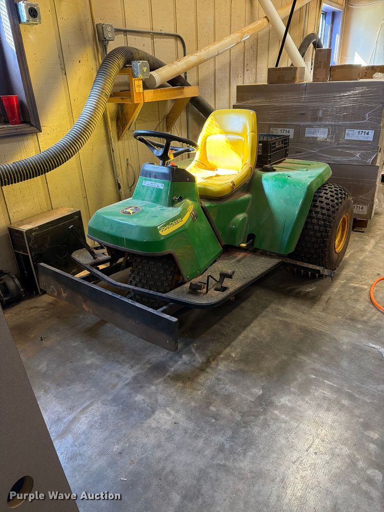 image for item NF9757 John Deere 1200A bunker rake